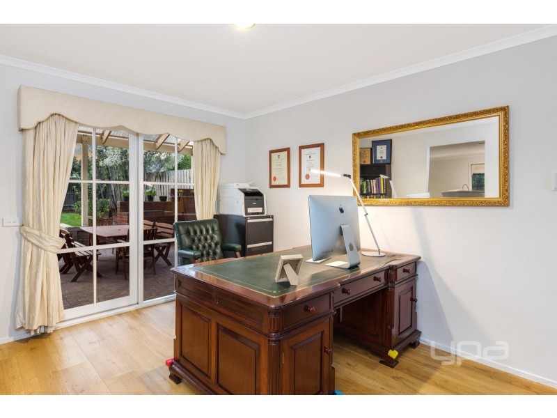 10 Hawkesbury Avenue, Hillside VIC 3037