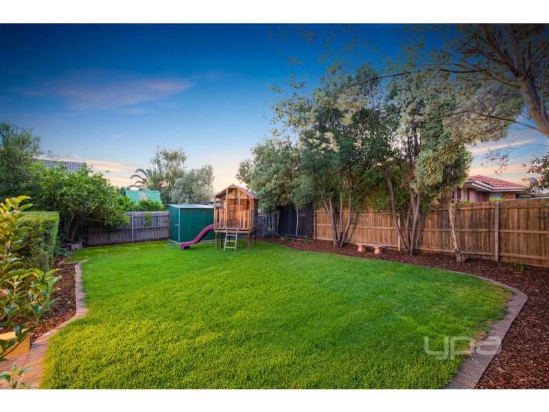 10 Hawkesbury Avenue, Hillside VIC 3037