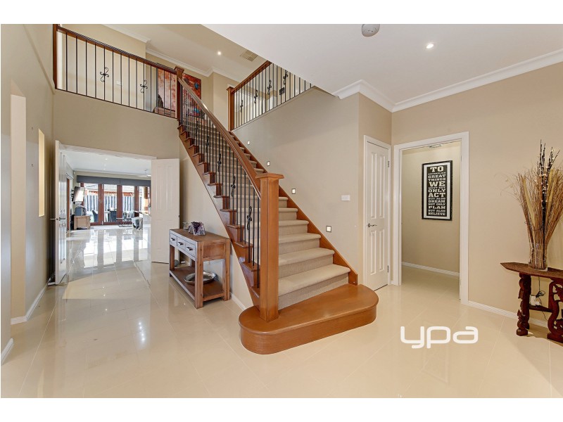 33 Litchfield Way, Taylors Hill VIC 3037