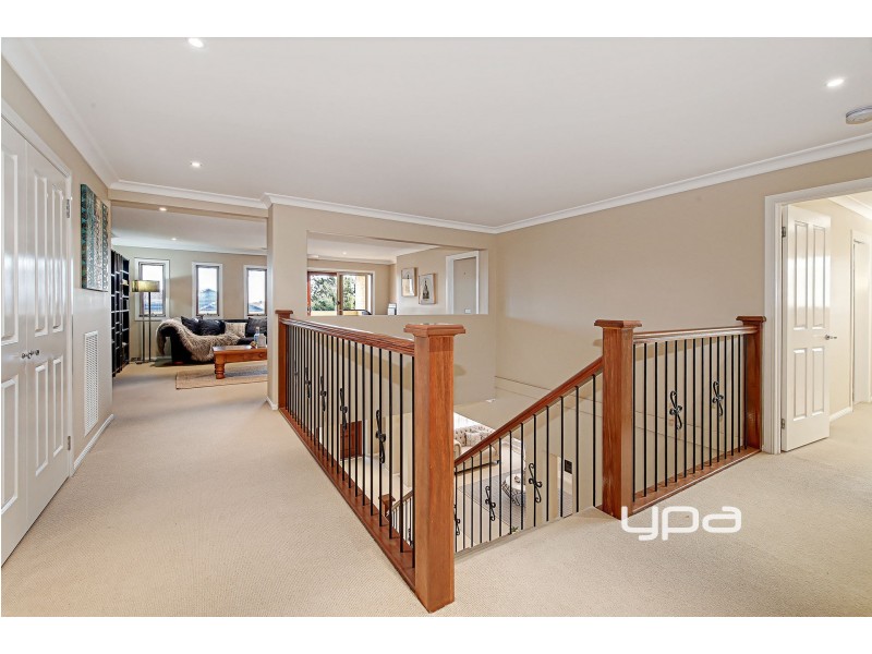 33 Litchfield Way, Taylors Hill VIC 3037