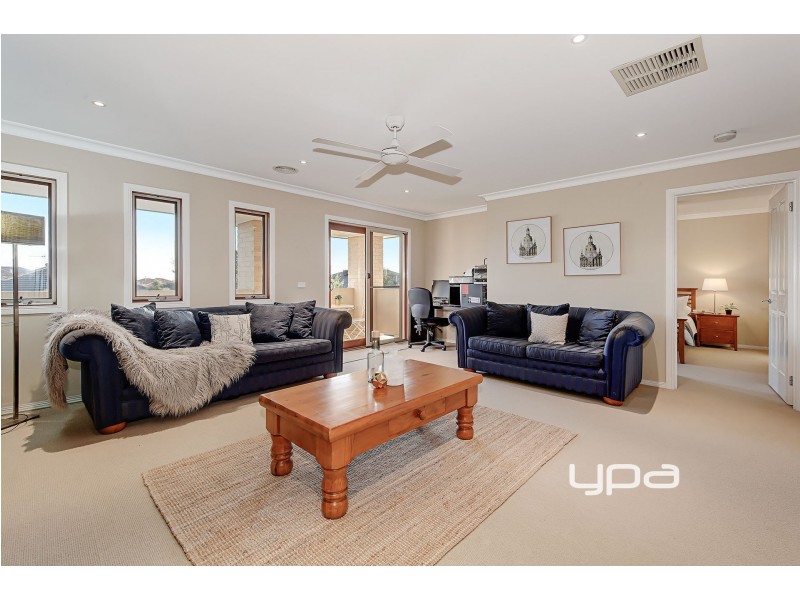 33 Litchfield Way, Taylors Hill VIC 3037