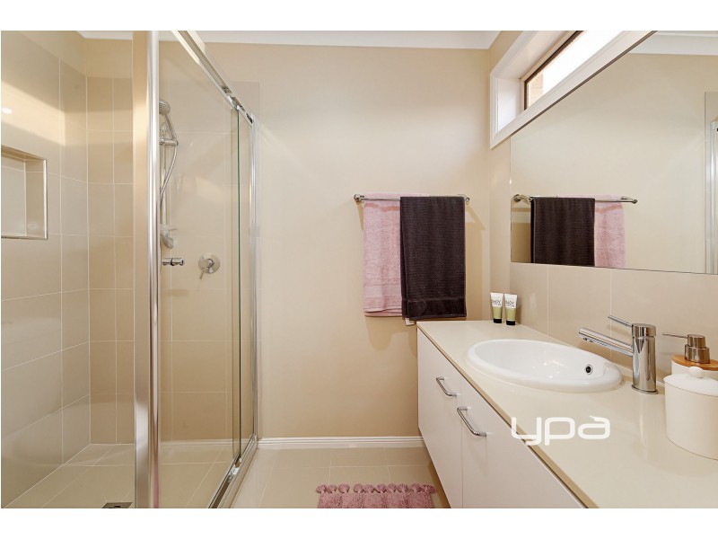 33 Litchfield Way, Taylors Hill VIC 3037