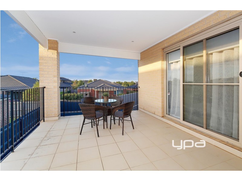 33 Litchfield Way, Taylors Hill VIC 3037