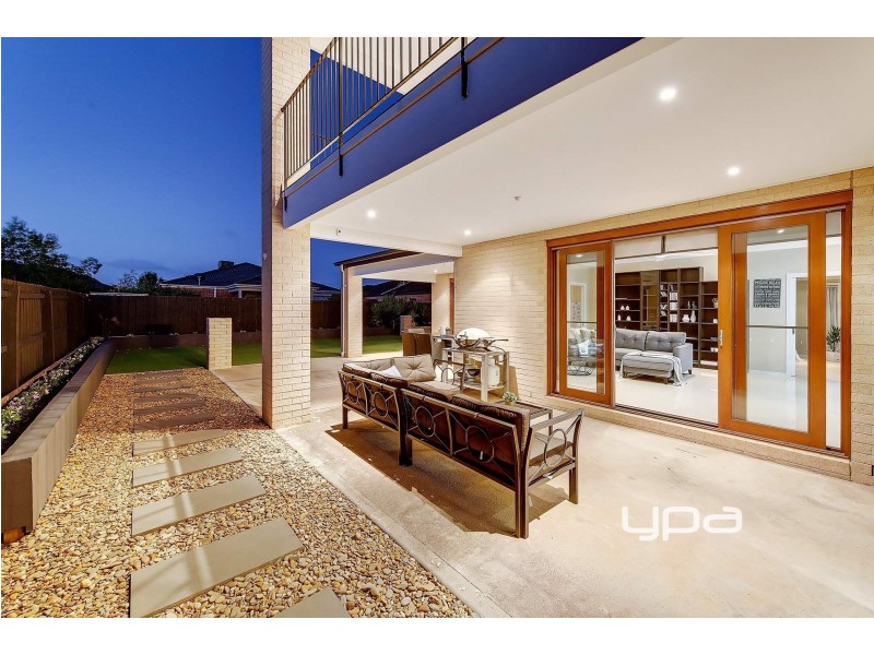 33 Litchfield Way, Taylors Hill VIC 3037