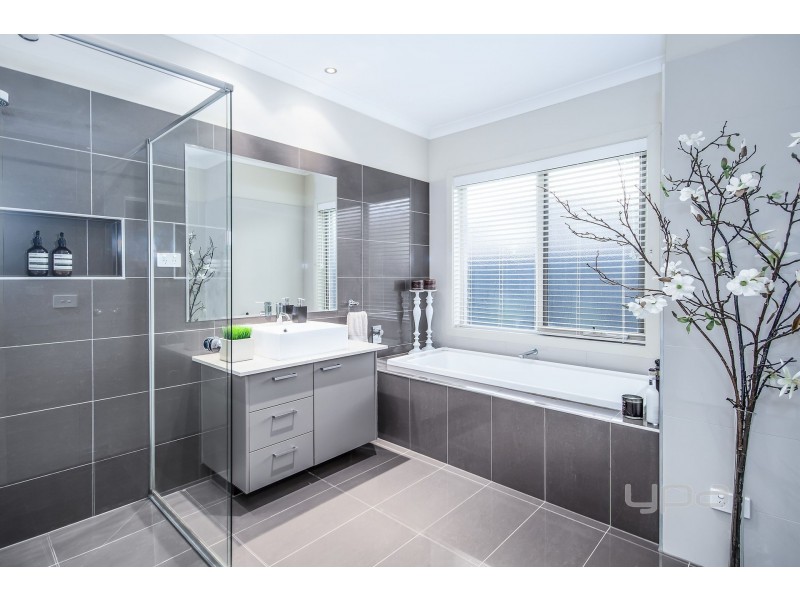 12 Rigby Court, Taylors Lakes VIC 3038