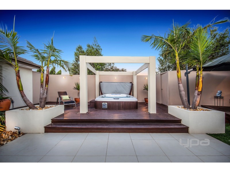 12 Rigby Court, Taylors Lakes VIC 3038