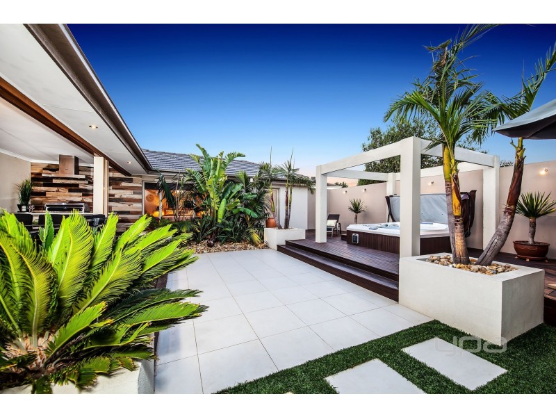 12 Rigby Court, Taylors Lakes VIC 3038