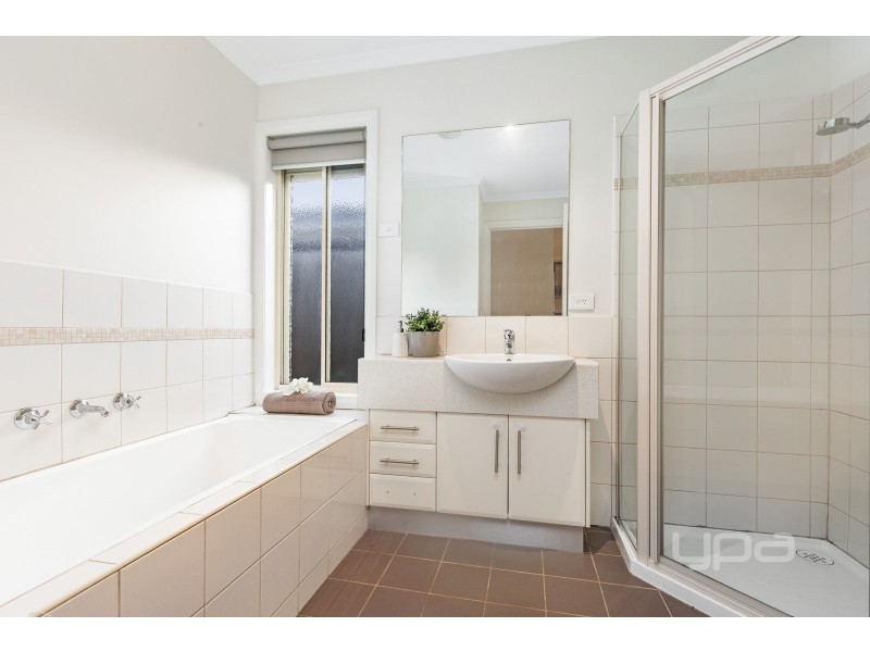 1/30 Jade Way, Hillside VIC 3037