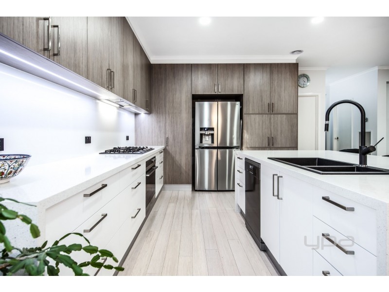 8 Wetherby Court, Hillside VIC 3037