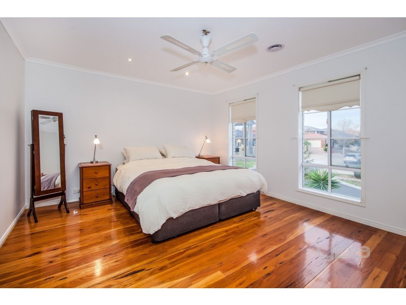 8 Wetherby Court, Hillside VIC 3037