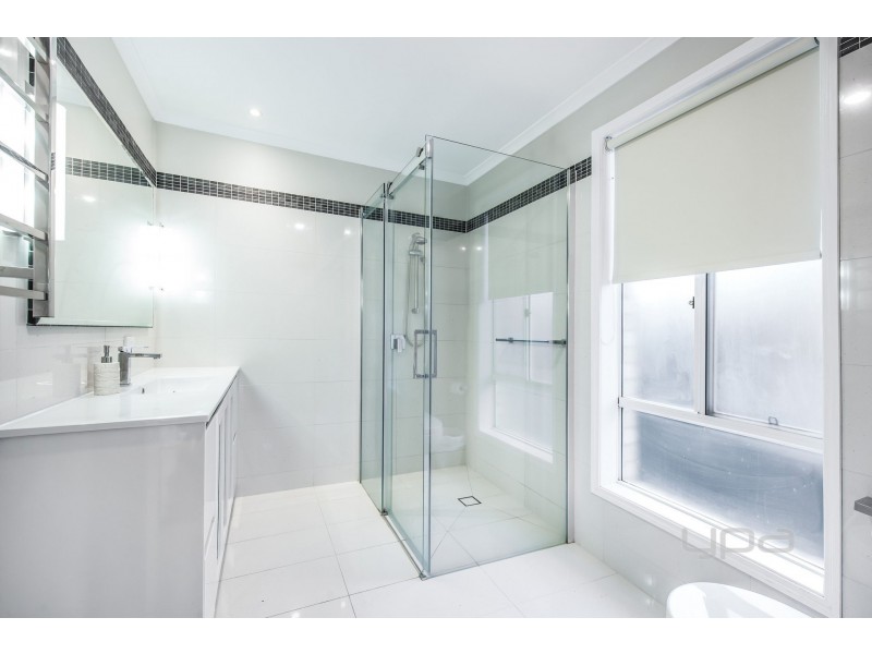 8 Wetherby Court, Hillside VIC 3037