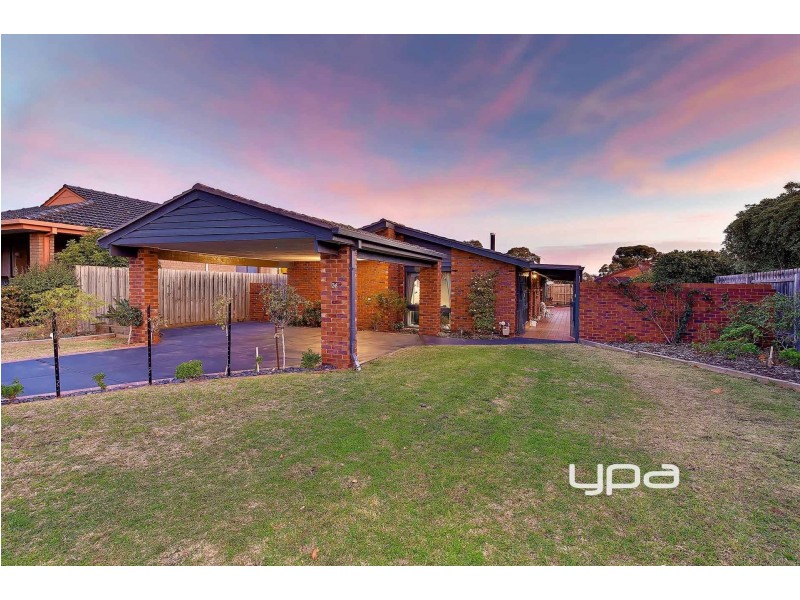 24 Akma Court, Taylors Lakes VIC 3038