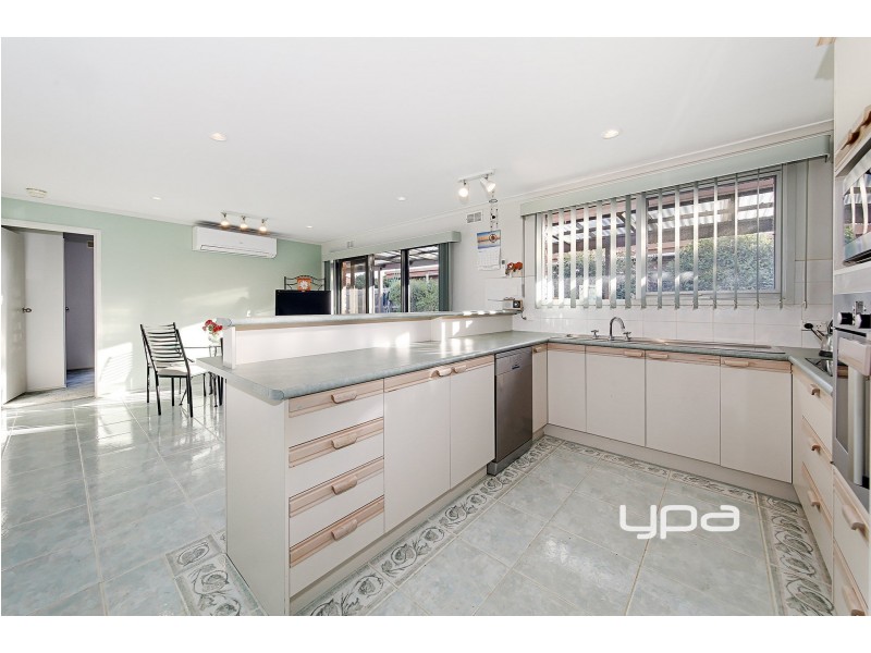 24 Akma Court, Taylors Lakes VIC 3038