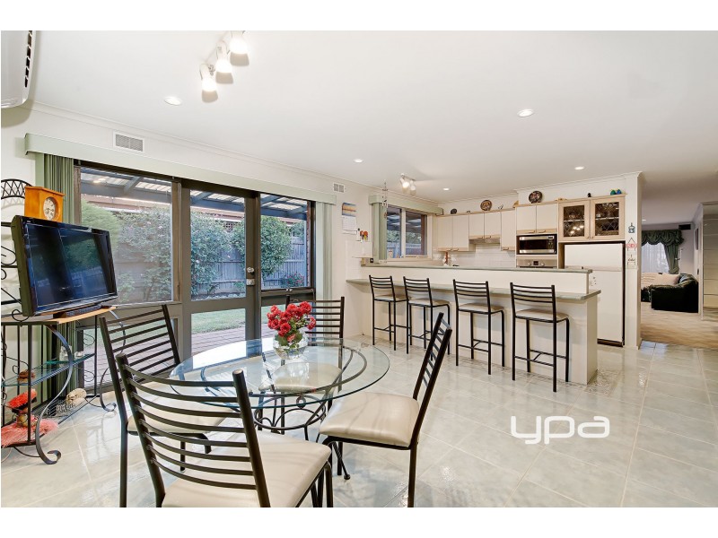 24 Akma Court, Taylors Lakes VIC 3038