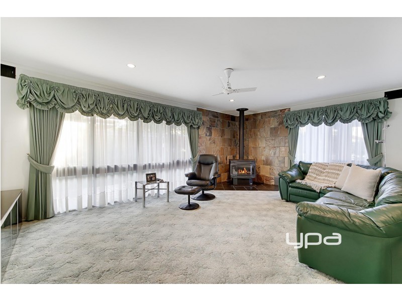 24 Akma Court, Taylors Lakes VIC 3038