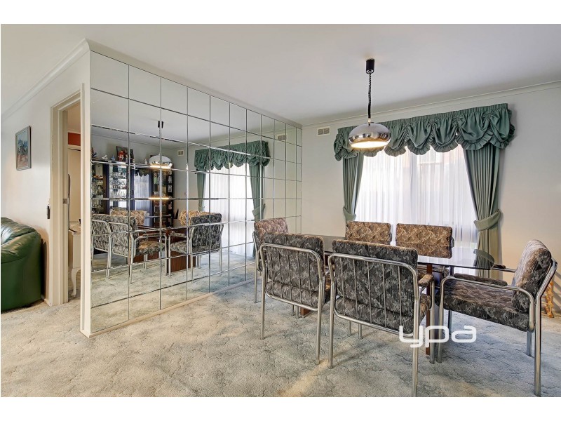 24 Akma Court, Taylors Lakes VIC 3038