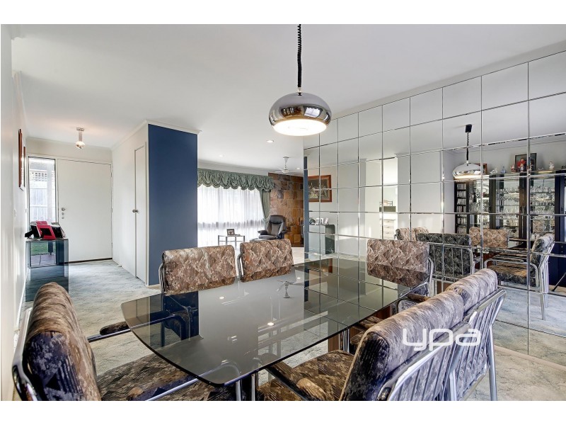 24 Akma Court, Taylors Lakes VIC 3038