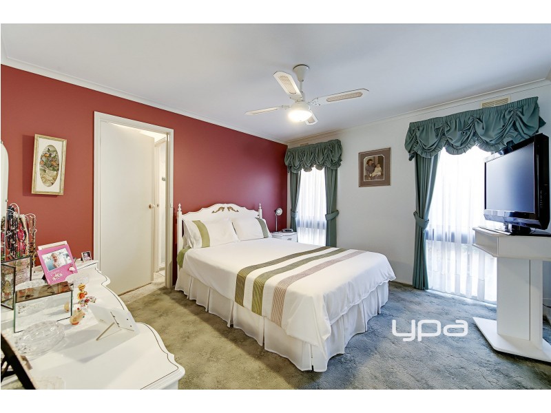 24 Akma Court, Taylors Lakes VIC 3038