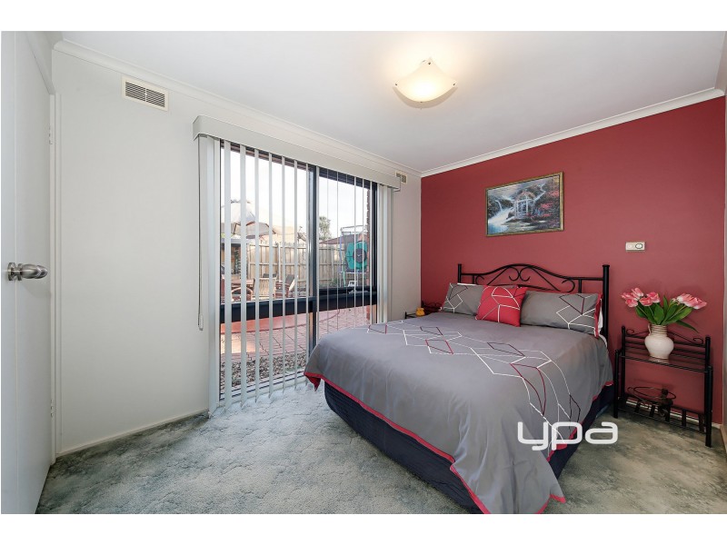 24 Akma Court, Taylors Lakes VIC 3038