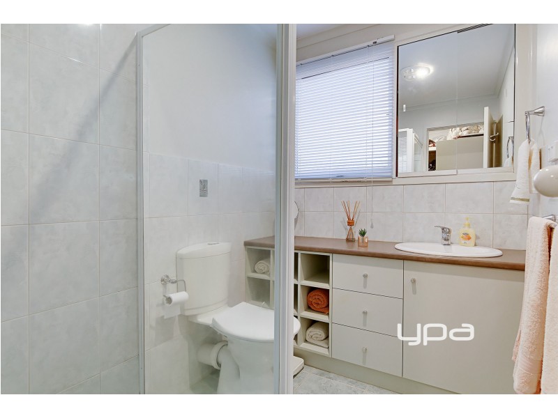 24 Akma Court, Taylors Lakes VIC 3038