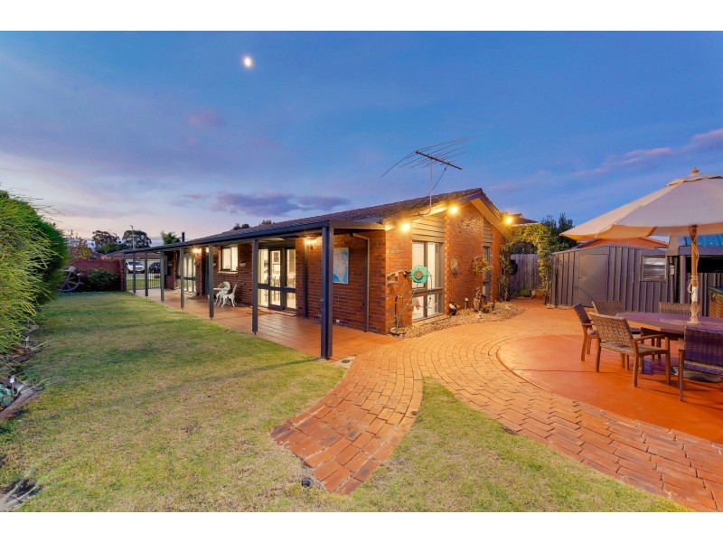 24 Akma Court, Taylors Lakes VIC 3038