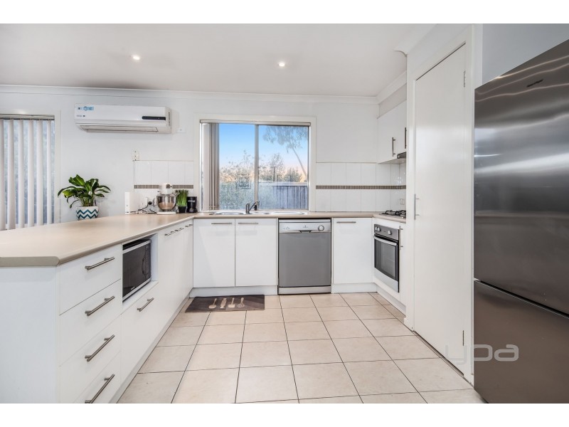 2 Kimba Circuit, Truganina VIC 3029