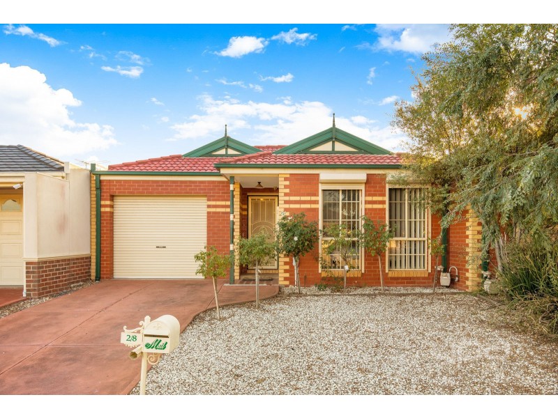 2/8 Westminster Avenue, Hillside VIC 3037