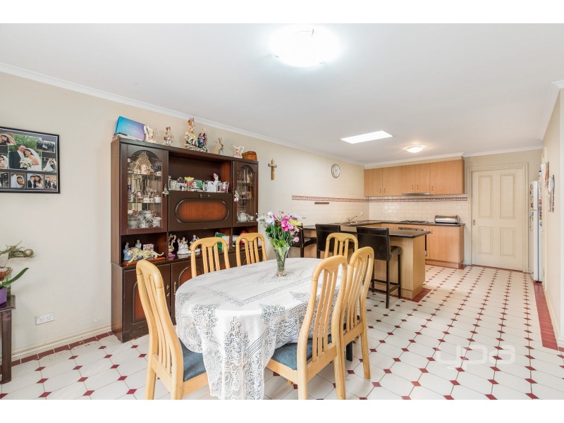 2/8 Westminster Avenue, Hillside VIC 3037