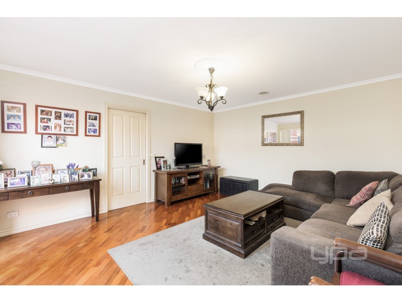 2/8 Westminster Avenue, Hillside VIC 3037