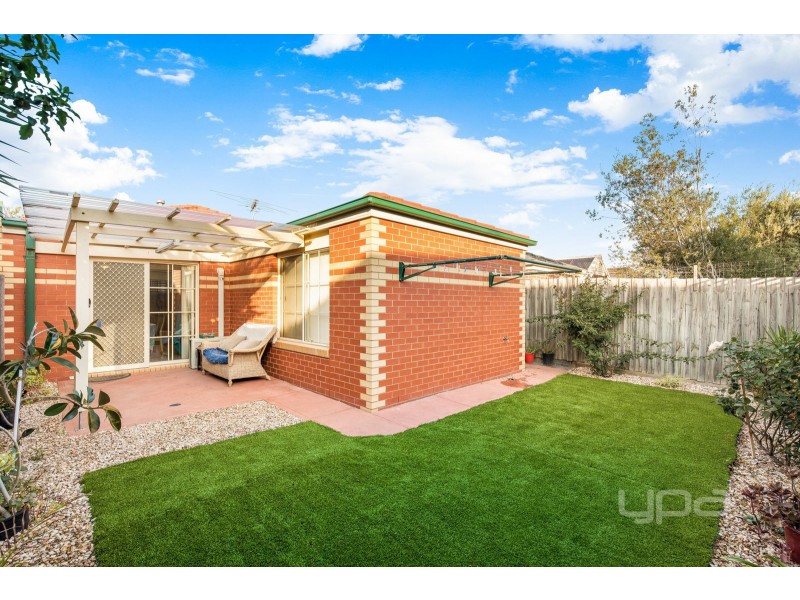 2/8 Westminster Avenue, Hillside VIC 3037