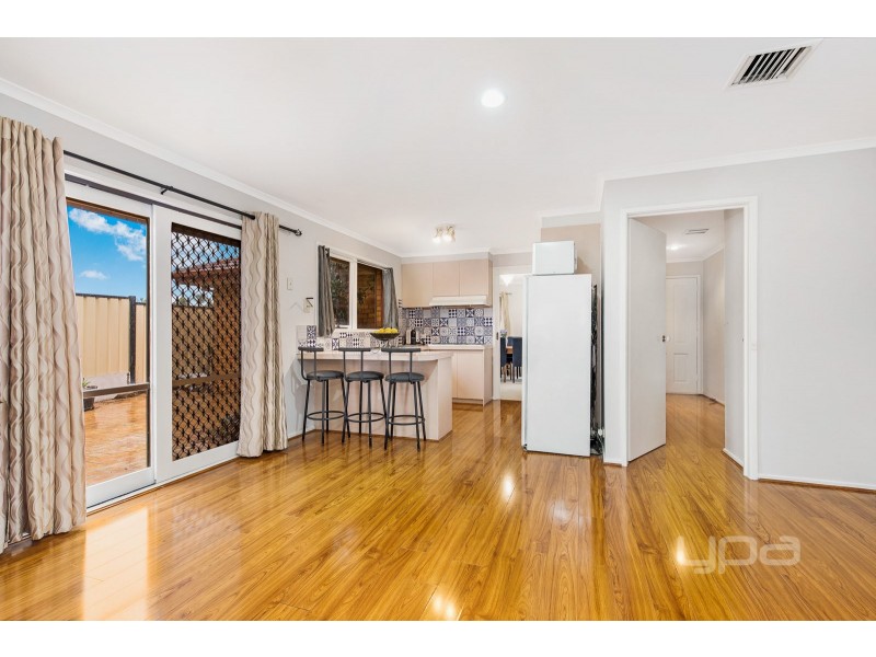111 Chichester Drive, Taylors Lakes VIC 3038