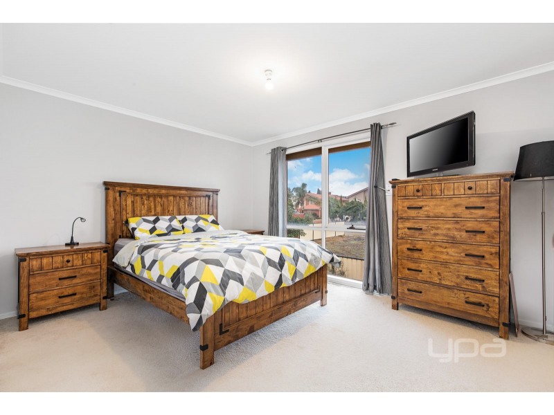 111 Chichester Drive, Taylors Lakes VIC 3038