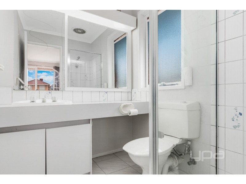 111 Chichester Drive, Taylors Lakes VIC 3038