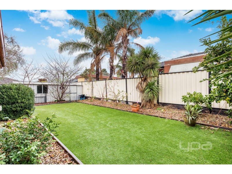 111 Chichester Drive, Taylors Lakes VIC 3038