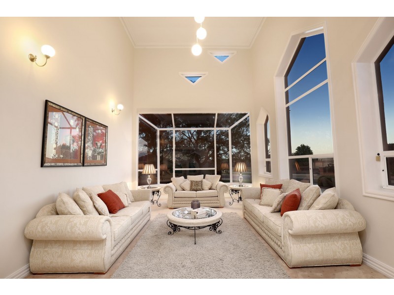 9 Elegan Court, Hillside VIC 3037