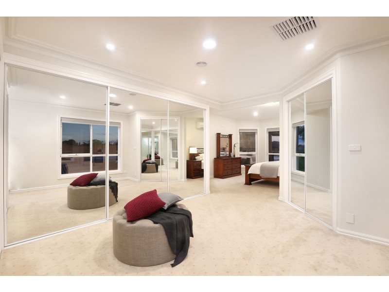 9 Elegan Court, Hillside VIC 3037
