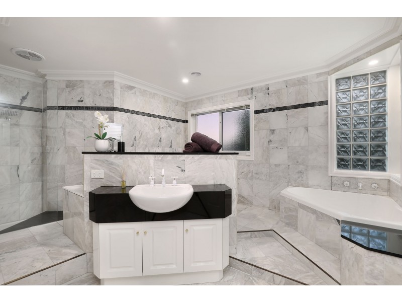 9 Elegan Court, Hillside VIC 3037