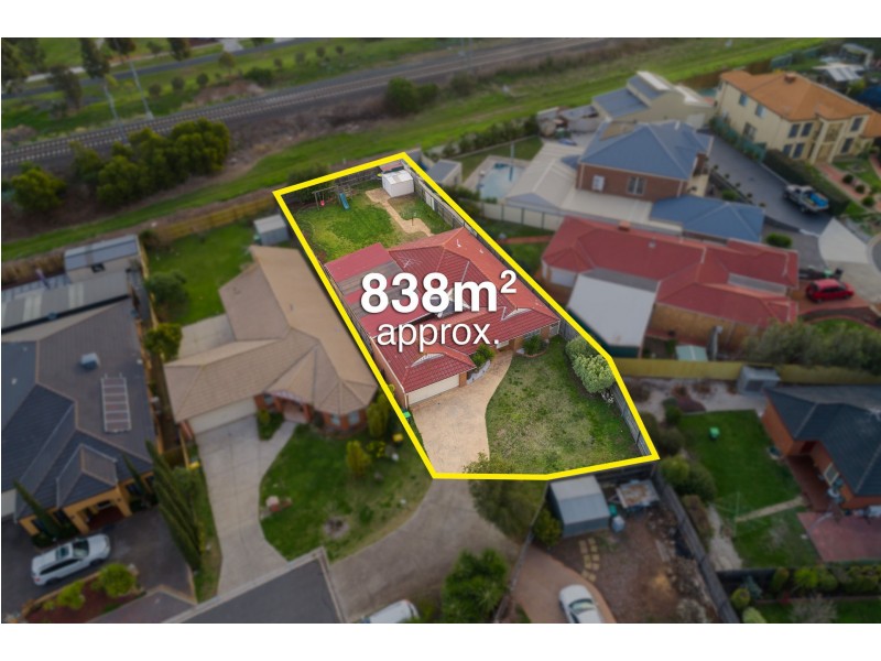 8 Preston Place, Taylors Lakes VIC 3038