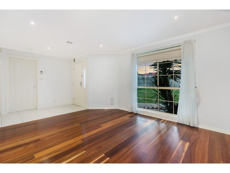 8 Preston Place, Taylors Lakes VIC 3038