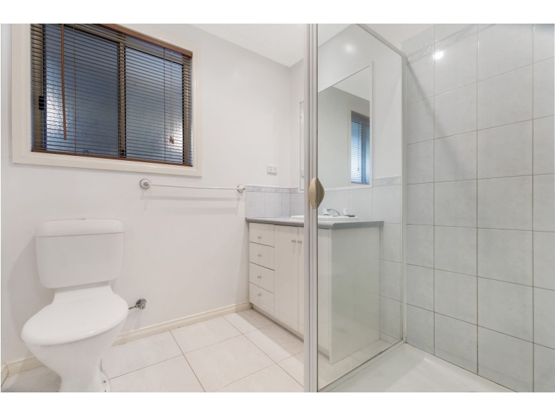 8 Preston Place, Taylors Lakes VIC 3038