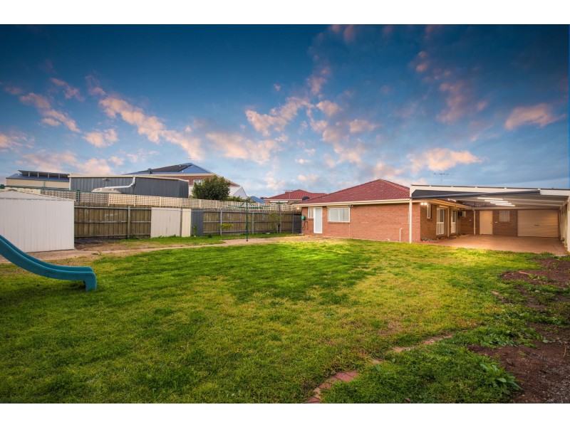 8 Preston Place, Taylors Lakes VIC 3038