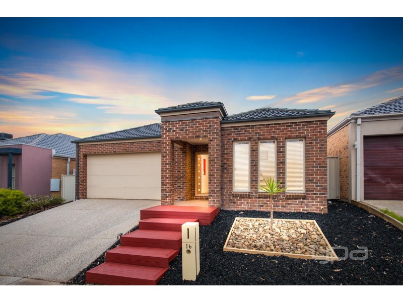 16 Barrington Circuit, Caroline Springs VIC 3023