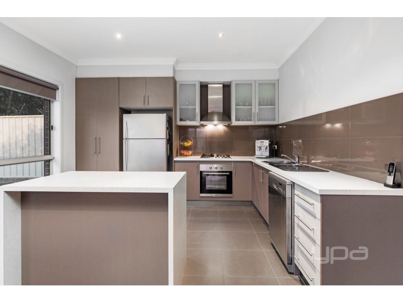 16 Barrington Circuit, Caroline Springs VIC 3023