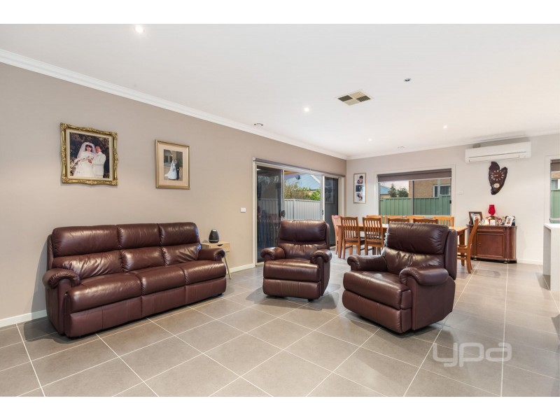 16 Barrington Circuit, Caroline Springs VIC 3023