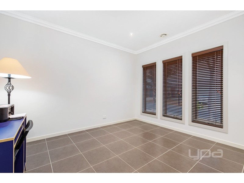 16 Barrington Circuit, Caroline Springs VIC 3023