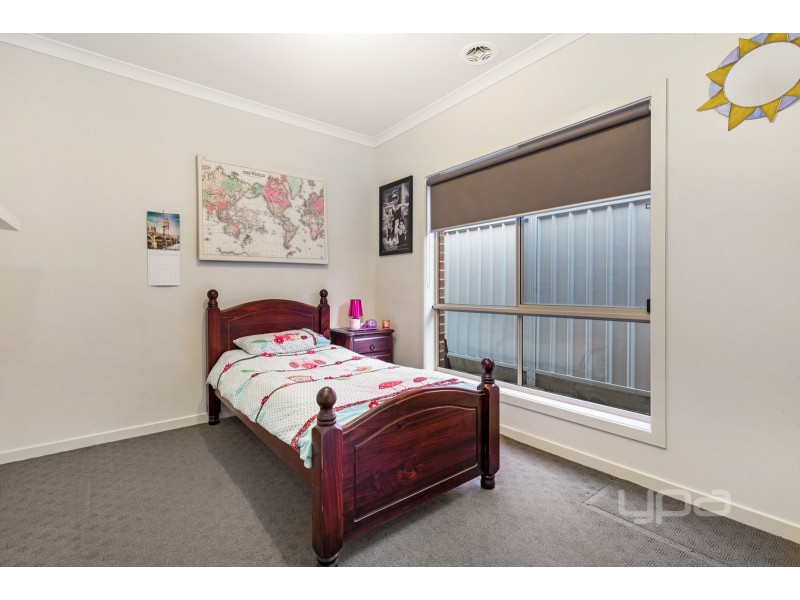 16 Barrington Circuit, Caroline Springs VIC 3023