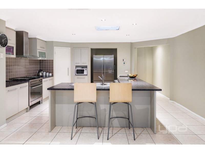 21 Montpellier Drive, Hillside VIC 3037