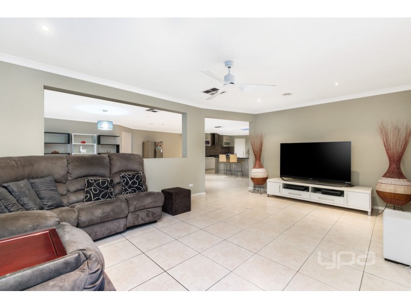 21 Montpellier Drive, Hillside VIC 3037
