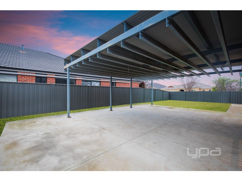 21 Montpellier Drive, Hillside VIC 3037