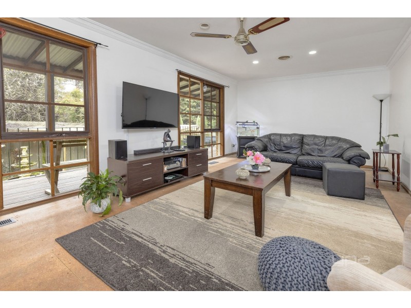 38 Devon Avenue, Cockatoo VIC 3781